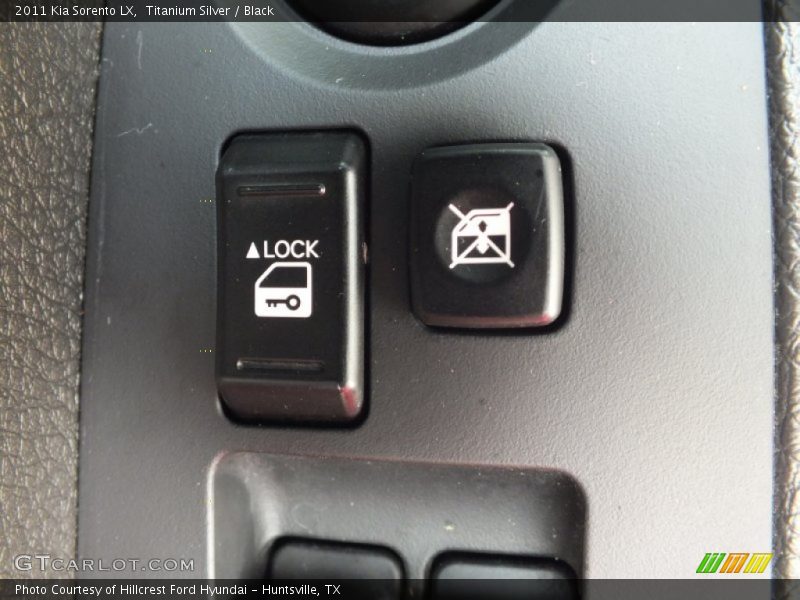 Titanium Silver / Black 2011 Kia Sorento LX