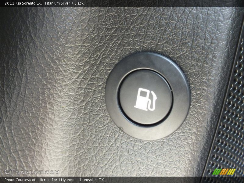 Titanium Silver / Black 2011 Kia Sorento LX