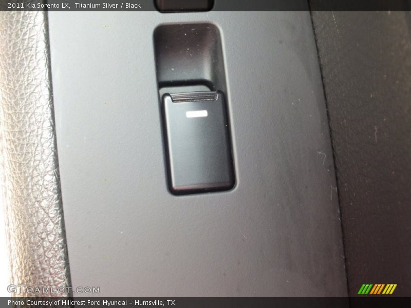 Titanium Silver / Black 2011 Kia Sorento LX