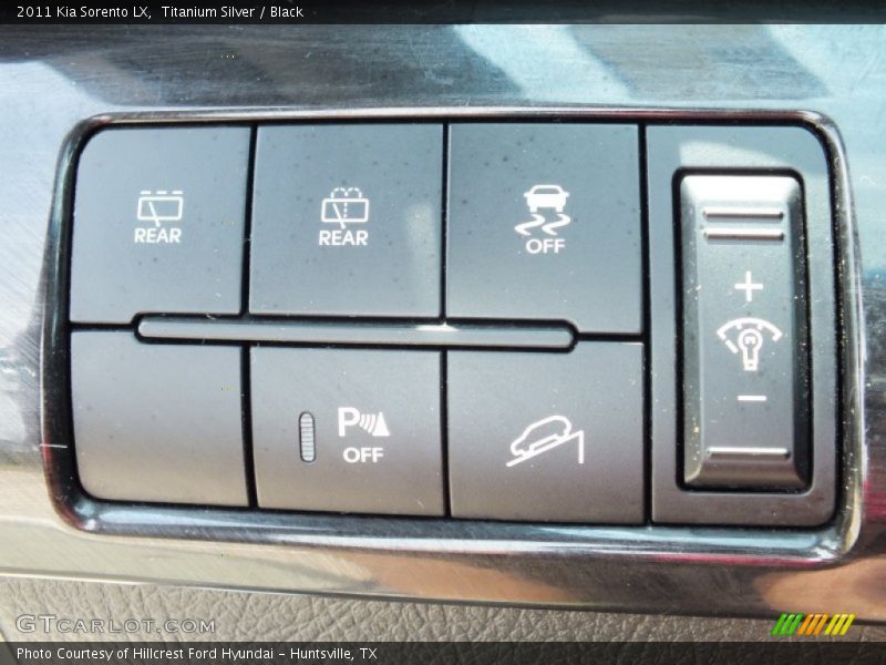 Titanium Silver / Black 2011 Kia Sorento LX