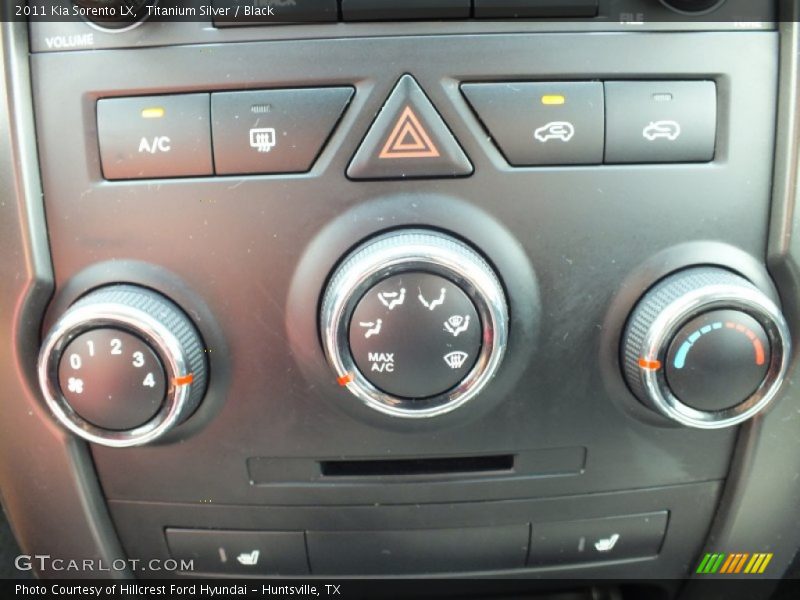 Titanium Silver / Black 2011 Kia Sorento LX