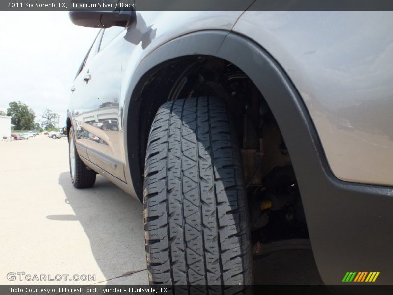 Titanium Silver / Black 2011 Kia Sorento LX