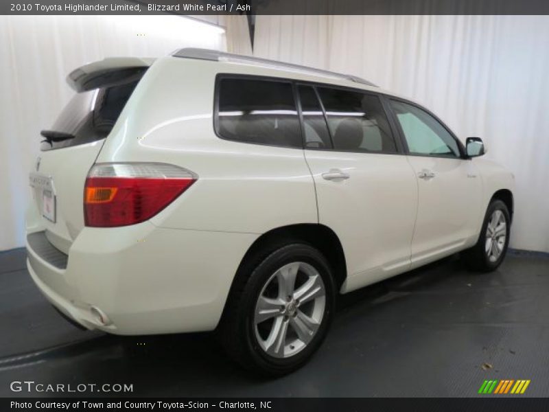 Blizzard White Pearl / Ash 2010 Toyota Highlander Limited