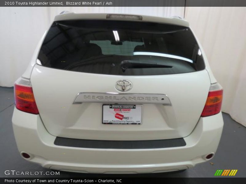 Blizzard White Pearl / Ash 2010 Toyota Highlander Limited
