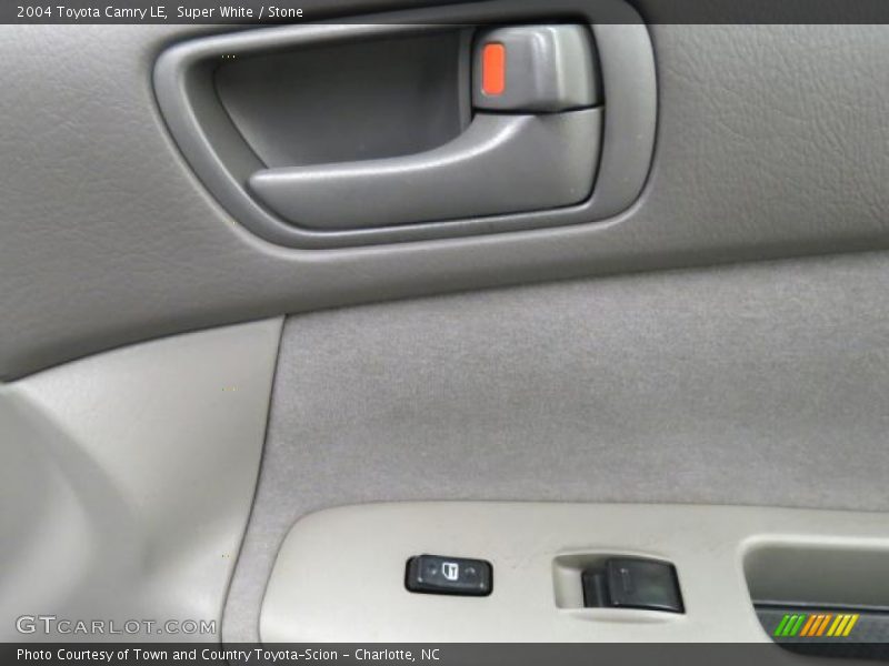 Super White / Stone 2004 Toyota Camry LE