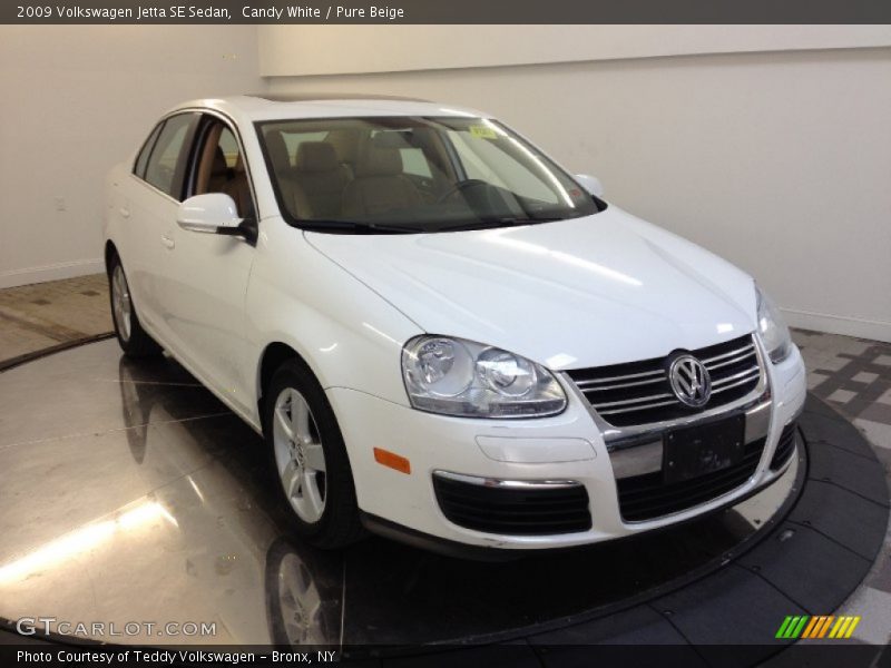 Candy White / Pure Beige 2009 Volkswagen Jetta SE Sedan