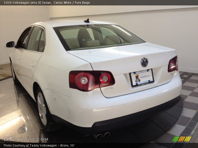 Candy White / Pure Beige 2009 Volkswagen Jetta SE Sedan