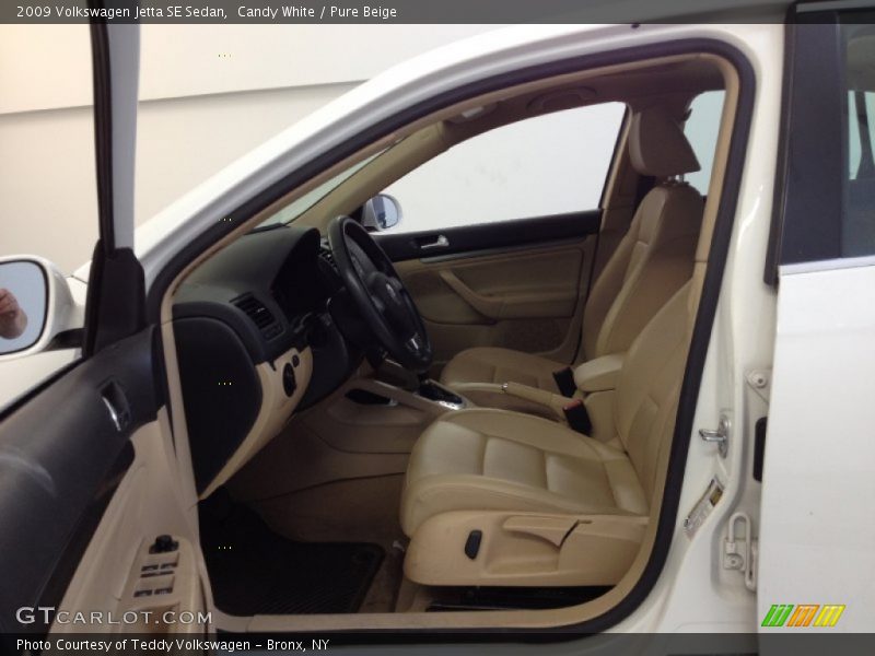 Candy White / Pure Beige 2009 Volkswagen Jetta SE Sedan