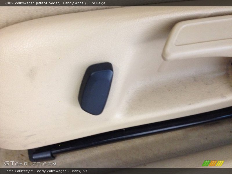 Candy White / Pure Beige 2009 Volkswagen Jetta SE Sedan