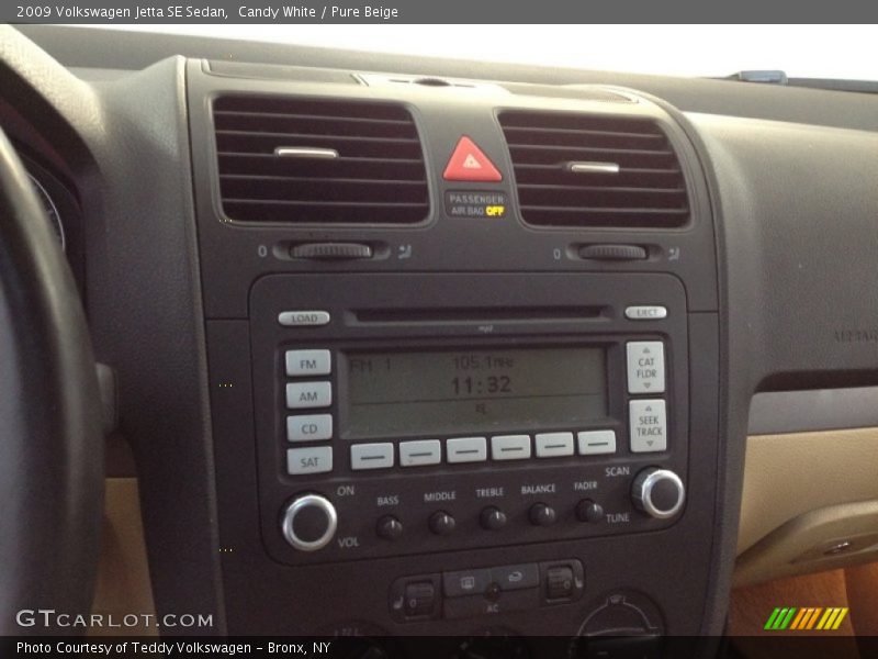 Candy White / Pure Beige 2009 Volkswagen Jetta SE Sedan
