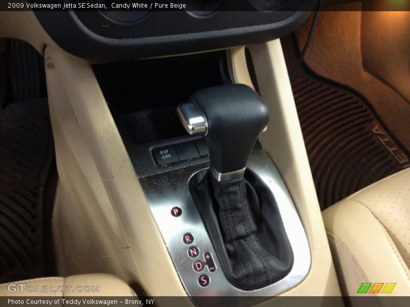 Candy White / Pure Beige 2009 Volkswagen Jetta SE Sedan