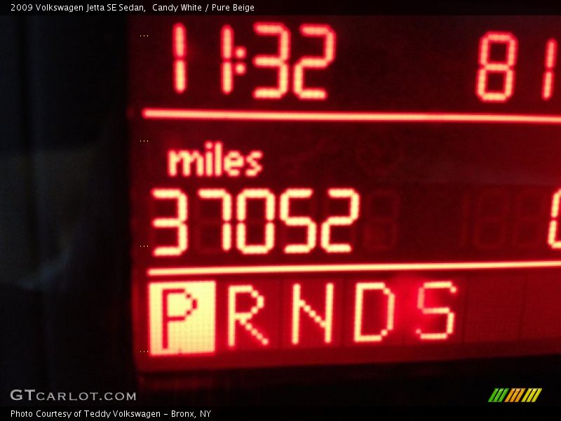 Candy White / Pure Beige 2009 Volkswagen Jetta SE Sedan