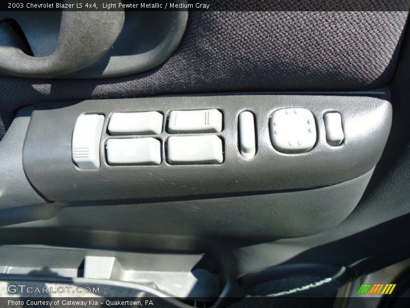 Light Pewter Metallic / Medium Gray 2003 Chevrolet Blazer LS 4x4