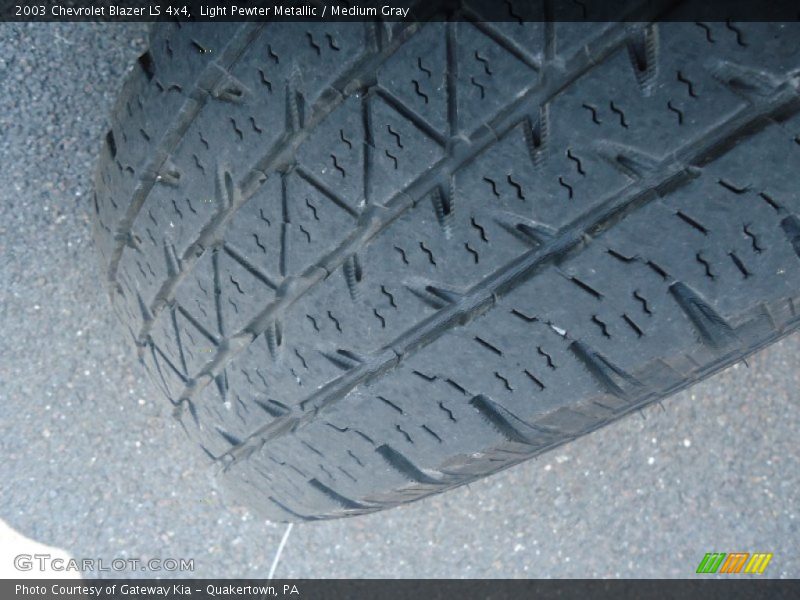 Light Pewter Metallic / Medium Gray 2003 Chevrolet Blazer LS 4x4