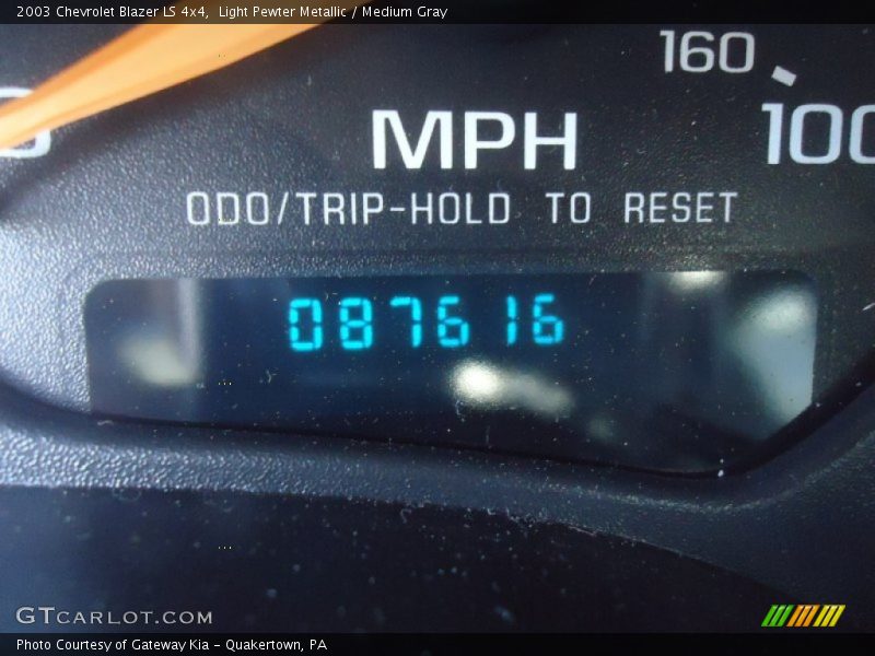 Light Pewter Metallic / Medium Gray 2003 Chevrolet Blazer LS 4x4
