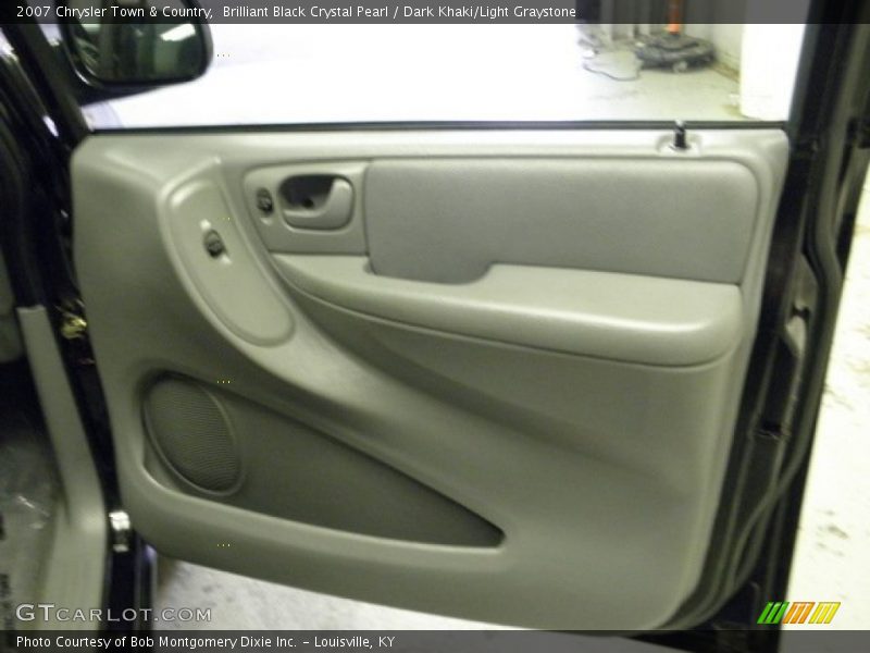 Brilliant Black Crystal Pearl / Dark Khaki/Light Graystone 2007 Chrysler Town & Country