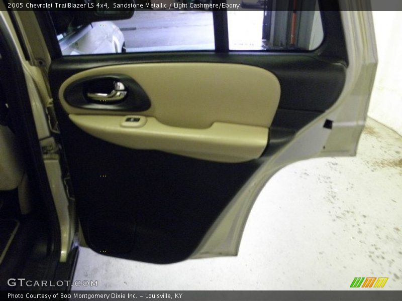 Sandstone Metallic / Light Cashmere/Ebony 2005 Chevrolet TrailBlazer LS 4x4