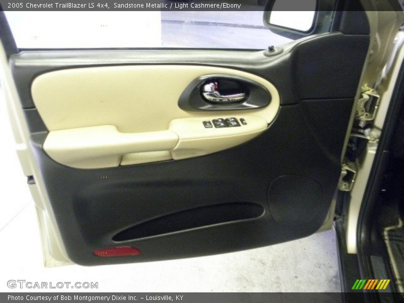 Sandstone Metallic / Light Cashmere/Ebony 2005 Chevrolet TrailBlazer LS 4x4