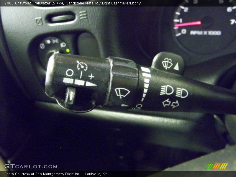 Sandstone Metallic / Light Cashmere/Ebony 2005 Chevrolet TrailBlazer LS 4x4