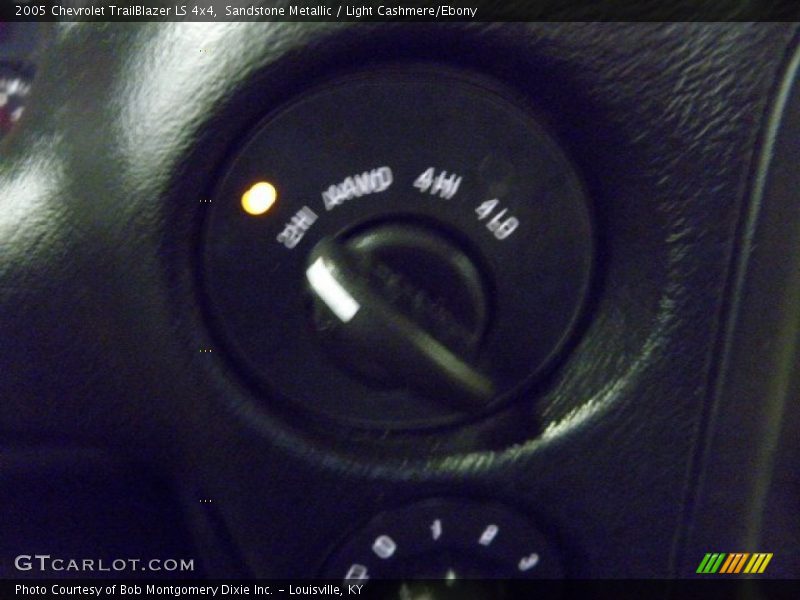 Sandstone Metallic / Light Cashmere/Ebony 2005 Chevrolet TrailBlazer LS 4x4