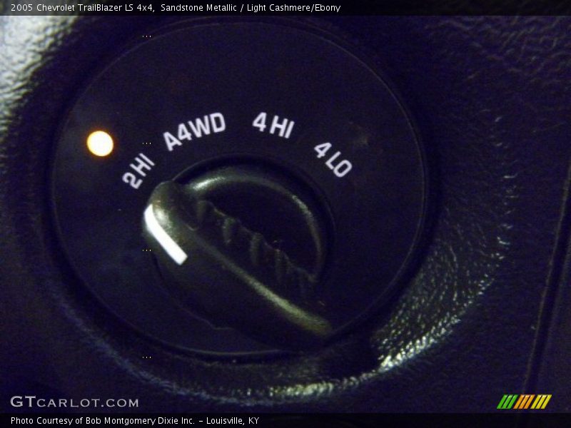 Sandstone Metallic / Light Cashmere/Ebony 2005 Chevrolet TrailBlazer LS 4x4