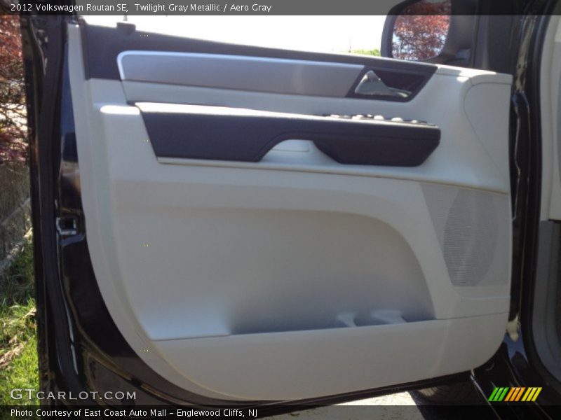 Twilight Gray Metallic / Aero Gray 2012 Volkswagen Routan SE