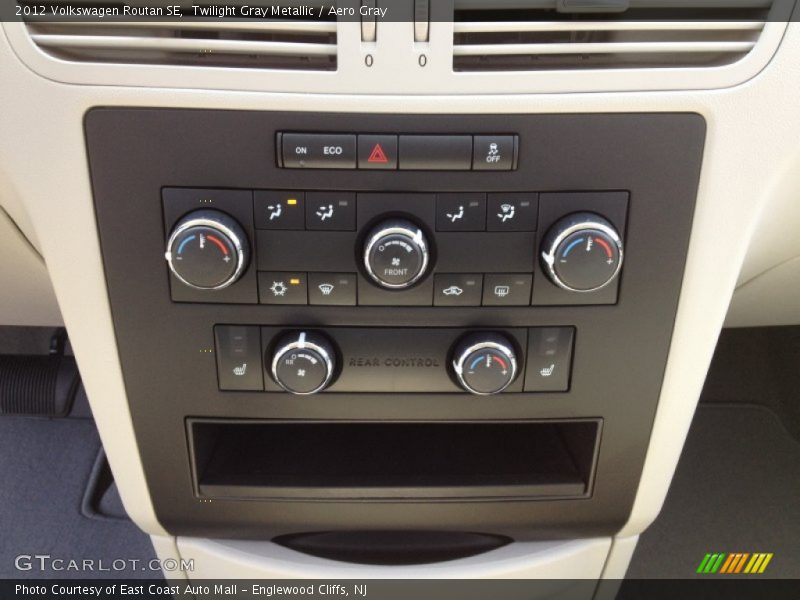 Twilight Gray Metallic / Aero Gray 2012 Volkswagen Routan SE