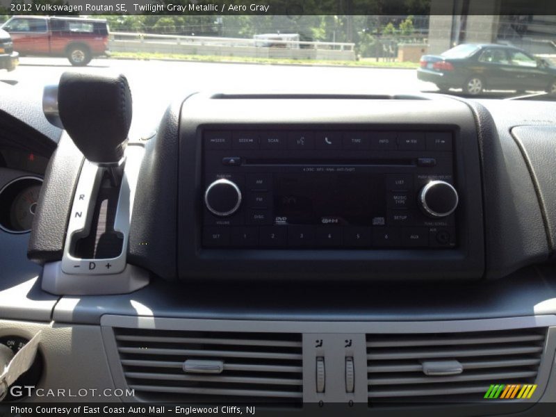 Twilight Gray Metallic / Aero Gray 2012 Volkswagen Routan SE