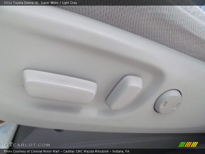 Super White / Light Gray 2011 Toyota Sienna LE