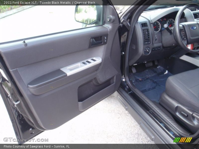 Tuxedo Black Metallic / Charcoal Black 2011 Ford Escape XLT