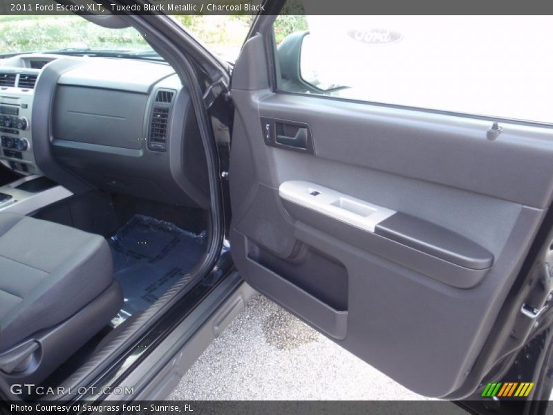 Tuxedo Black Metallic / Charcoal Black 2011 Ford Escape XLT