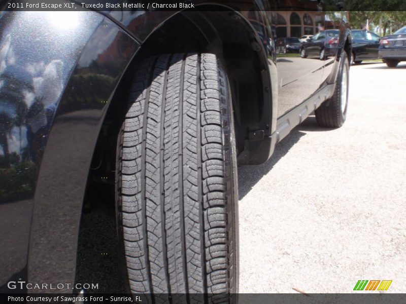 Tuxedo Black Metallic / Charcoal Black 2011 Ford Escape XLT
