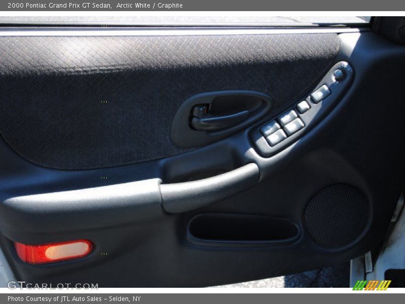 Arctic White / Graphite 2000 Pontiac Grand Prix GT Sedan