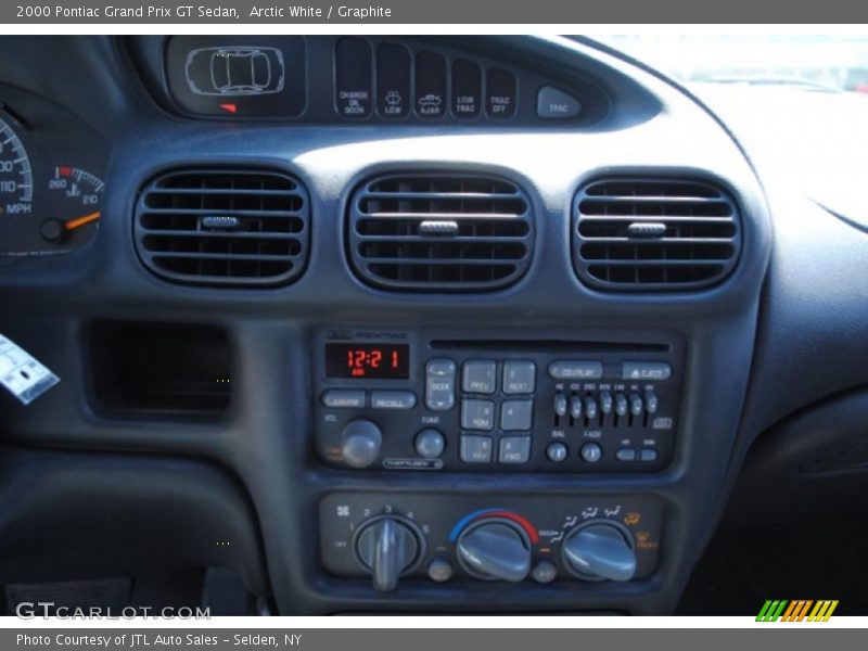 Arctic White / Graphite 2000 Pontiac Grand Prix GT Sedan