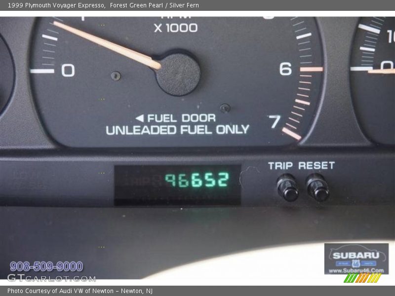 Forest Green Pearl / Silver Fern 1999 Plymouth Voyager Expresso