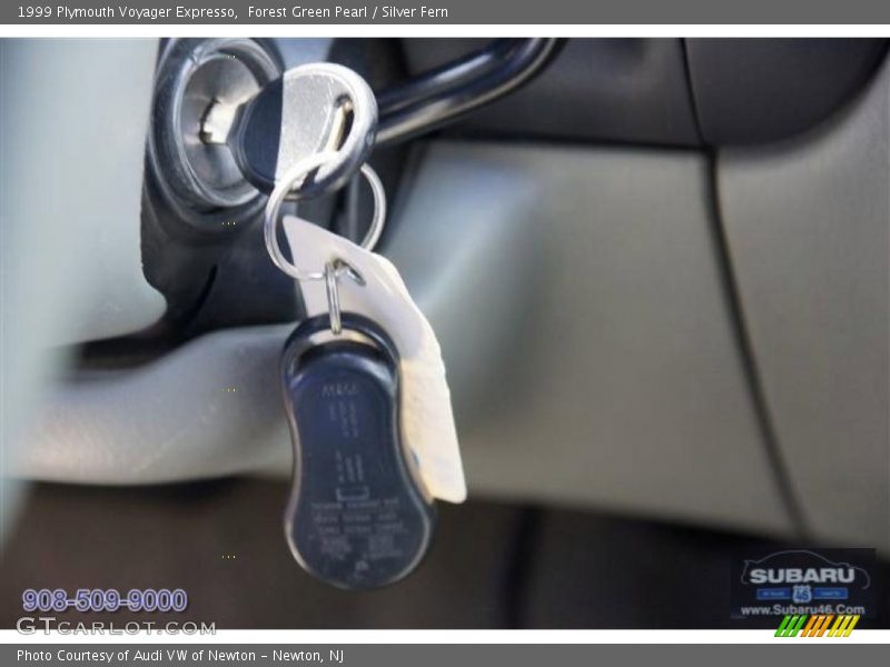 Forest Green Pearl / Silver Fern 1999 Plymouth Voyager Expresso