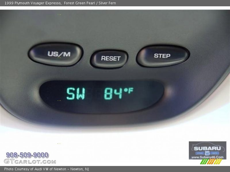 Forest Green Pearl / Silver Fern 1999 Plymouth Voyager Expresso
