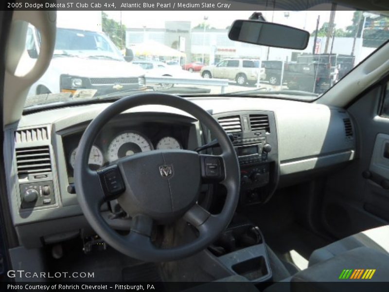 Atlantic Blue Pearl / Medium Slate Gray 2005 Dodge Dakota ST Club Cab 4x4