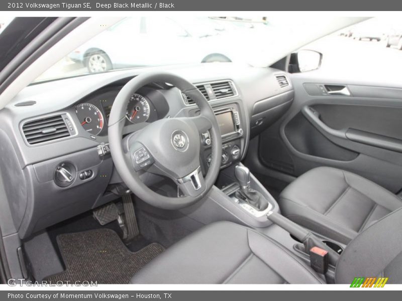 Deep Black Metallic / Black 2012 Volkswagen Tiguan SE