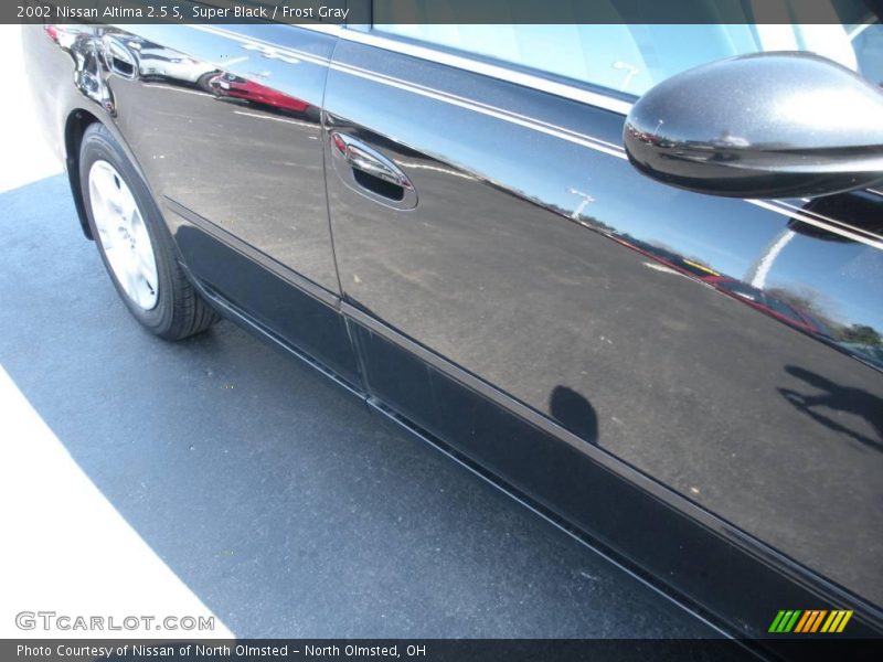 Super Black / Frost Gray 2002 Nissan Altima 2.5 S