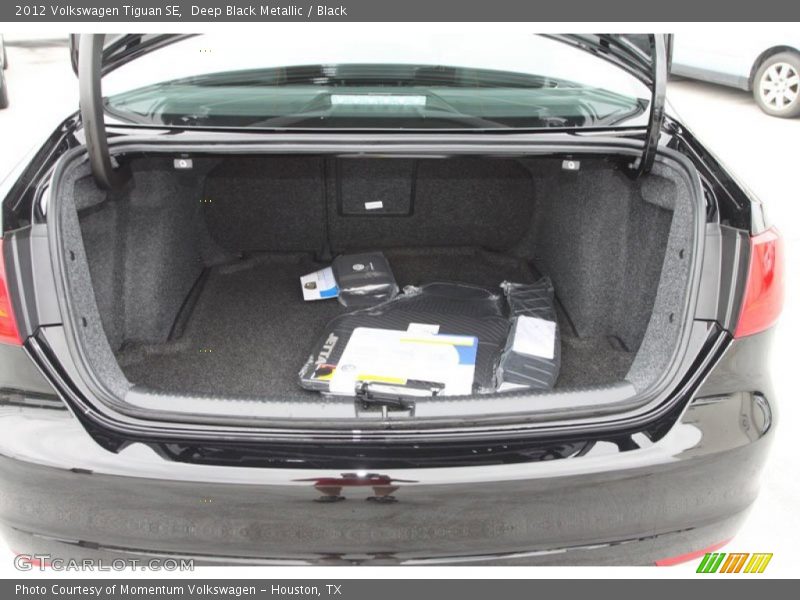 Deep Black Metallic / Black 2012 Volkswagen Tiguan SE