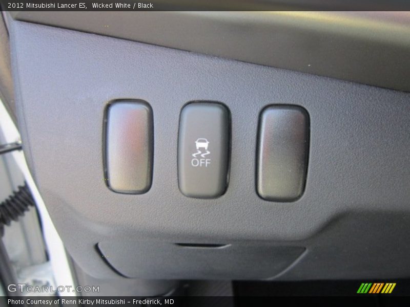 Wicked White / Black 2012 Mitsubishi Lancer ES