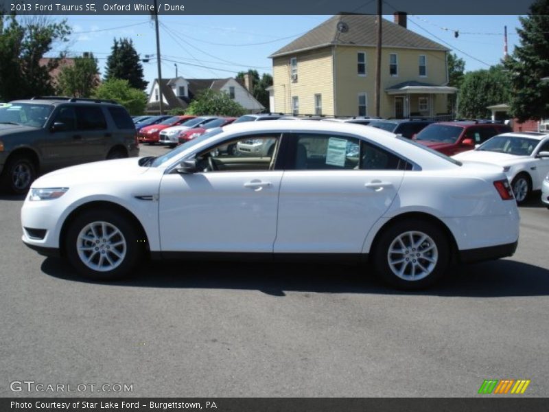 Oxford White / Dune 2013 Ford Taurus SE