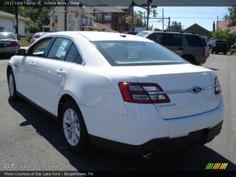 Oxford White / Dune 2013 Ford Taurus SE