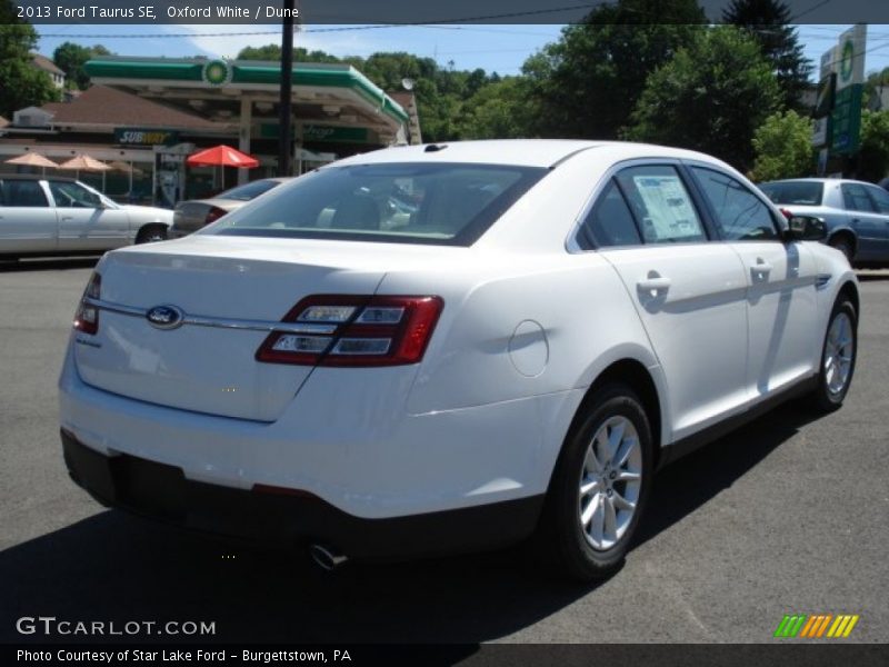 Oxford White / Dune 2013 Ford Taurus SE