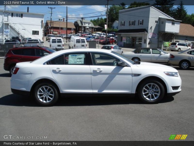 Oxford White / Dune 2013 Ford Taurus SE