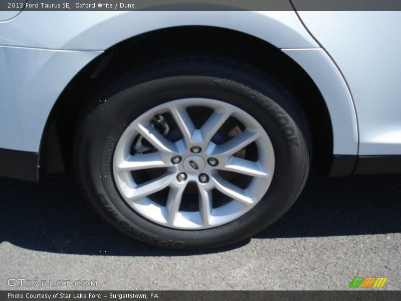 Oxford White / Dune 2013 Ford Taurus SE