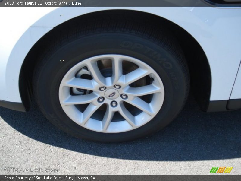 Oxford White / Dune 2013 Ford Taurus SE
