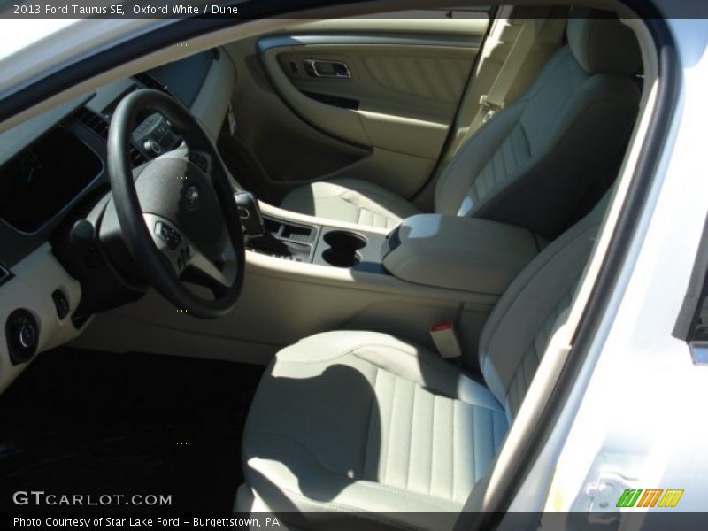 Oxford White / Dune 2013 Ford Taurus SE