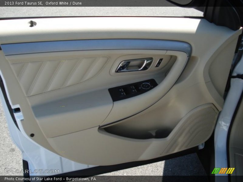 Oxford White / Dune 2013 Ford Taurus SE